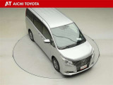 両側パワースライドドア付きだから、狭い駐車スペースなどでの乗り降りラクラク♪小さなお子さまのいるご家庭には嬉しい装備です。