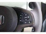 Hondaセンシングの機能のひとつ、アダプティブクルーズコントロール付!アクセルから足を離しても設定したスピードと前車との車間を保ち走行してくれます!車線維持もアシスト☆高速道路で疲労軽減ですね☆