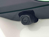 バックカメラ ナビゲーション等を装着した場合には車両の前後左右に搭載した4つのカメラにより、車庫入れや狭い道でのすれ違いをしっかりサポートするパノラマモニター対応カメラが付いてます