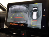 パノラミックビューモニター付きです。車両を上から見たような映像をディスプレイオーディオ画面に表示。運転席からの目視だけでは見にくい、車両周辺の状況をリアルタイムでしっかり確認できます。