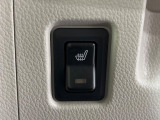 【シートヒーター】寒い日に重宝するシートヒーター!エアコンより早く温まってくれるので寒がりの人も安心ですね♪エアコンの温風は乾燥するから苦手、という方にもをおすすめです。