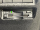 【ETC2.0(DSRC/ITSスポット)】ETCカードを挿入すれば料金所はノンストップで通過できます。ETC限定の割引や、高速道路の情報提供サービスを利用できます。