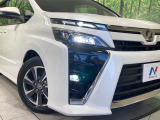 【LEDヘッドライト】悪天候や夜間走行時も良好な視界を確保し安心して運転できる高輝度LEDヘッドライトを装備!点灯速度が早く、消費電力も抑えられています。