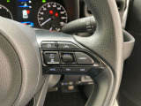 前方の車との車間を設定し、スピードを上げたり緩めたりを自動で行ってくれる追尾式の「レーダークルーズ」。上級装備の一つです!高級車にしかつかない嬉しい機能です。