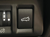 【パワーバックドア】スマートキーや運転席のボタンを押すだけでリアゲートが自動で開閉します!荷物を持っている時や、高い位置にあるバックドアを閉める際に便利な機能です♪
