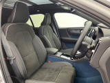 VOLVOのシートは人間工学に基づいた設計となっており長時間の運転でも疲れにくいと定評があります。