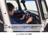 ★運転席★メーター確認、ハンドルのガタ・エアコンの動作・警告灯等、電製品の確認を行います。合わせて室内全体の汚れ・傷・コゲ・におい等のダメージを確認します。