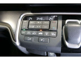 運転席と助手席の温度設定の変更が可能な左右独立タイプのデュアルエアコンです♪♪♪暑がりな人・寒がりな人も誰もが車内を快適にお過ごしいただけます♪♪♪