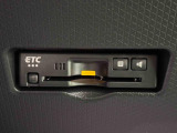 ETCカードを挿入することで高速道路を利用する際の支払いがキャッシュレスになったり、ETCスマートインターチェンジが利用できたり、とても便利なアイテムです!保証は修理保証のみとなります。