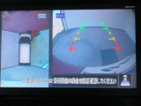 車両を上から見たような映像をディスプレイオーディオ画面に表示するパノラミックビューモニター