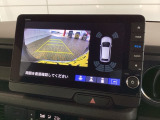 リバースギアに入れるだけで後方の表示へ切り替わります。夜間や雨の日の駐車も楽になりますよ。