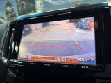 【バックカメラ】運転席から画面上で安全確認ができます。駐車が苦手な方にもオススメな便利機能です。