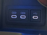 【充電用USB端子】充電ケーブルをそのまま挿せる☆スマートフォンなどの充電に便利です。