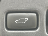 【パワーバックドア】スマートキーや運転席のボタンを押すだけでリアゲートが自動で開閉します!荷物を持っている時や、高い位置にあるバックドアを閉める際に便利な機能です♪