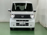 LEDヘッドライトを装備しています。LEDヘッドライトはとても明るく、雨の日や夜間走行も安全・安心です。オートライトコントロール付きで周囲の明るさに応じて自動で点灯・消灯します