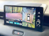 【マルチビューカメラシステム】専用のカメラにより、上から見下ろしたような視点で360度クルマの周囲を確認することができます☆死角部分も確認しやすく、狭い場所での切り返しや駐車もスムーズに行えます。