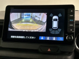 リバースギアに入れるだけで後方の表示へ切り替わります。夜間や雨の日の駐車も楽になりますよ。