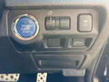 スマートキーなので、キーを差し込まなくても車内にキーを持ち込むだけでエンジンの始動ができます。