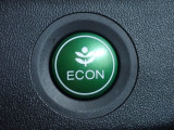 エンジン、エアコンなどを制御し低燃費な『ECONモード』に、また走りを楽しみたいとき、空調など快適性を重視したいときにはスイッチOFFで通常モードに切り替えができます!