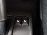 夜間走行でも安心のLEDへッッドライト搭載車です。とても明るく白い光で照らします。この装備も人気のアイテムですね