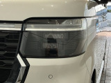 LEDヘッドライトは、点灯の瞬間から最大光量を発揮し、突然暗くなるトンネルなどでの安定感を高めます。