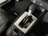 オートマチックシフトレバーは、手になじみ操作しやすい形状で安全運転にもつながります♪