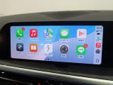 【アップルカープレイ】iPhoneがBMW車両とワイヤレスで接続されます。Apple CarPlayでは、オーディオストリーミングやメッセージングアプリがディスプレイに表示されます。