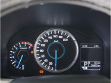 【明るく見やすいメーター】視認性が良く明るく見やすいメーター。運転者にとって見やすいメーターは運転していても疲れないですよね。