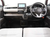 ◆インテリアパネル◆視界広々で非常に運転しやすくロングドライブでも疲れを感じさせないすっきりとまとまったインパネ周りです。