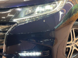 【LEDヘッドライト】悪天候や夜間走行時も良好な視界を確保し安心して運転できる高輝度LEDヘッドライトを装備!点灯速度が早く、消費電力も抑えられています。