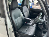 快適に運転できるドライブポジション!シートリフターもあるので無理のない運転姿勢がとれます。  アーバンクロムのシートは防水シート(ブラック)フレーザークロス/パートナー コンビシート