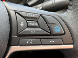 プロパイロットは、運転者が設定した車速を上限に先行車と車速に応じた車間距離を保ちながら、車線中央付近を走行するための運転操作を支援します。