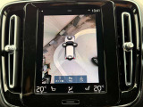 ◆360&deg;ビューカメラ『車載のカメラを駆使し、車を真上から見下ろしている映像に変換、センターディスプレイに表示させ、安全な駐車をサポート。縦列駐車や狭い場所への駐車に大きく役立ちます。』
