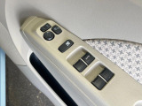 【電動格納ミラー】サイドミラーは電動格納式となっており、狭い駐車場でもキズがつくリスクを抑えられます。