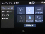 ディスプレイオーディオを装備。スマートフォンとクルマを繋ぐことで、これまでのナビに加えて色々なサービスが楽しめます。