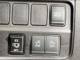 運転席側から両側スライドドアの開閉ができます