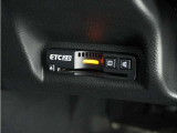 ◆ETC2.0◆進化したドライブ体験。料金収受システムだけだったETCが生まれ変わって、高速道路を賢く使うETC2.0に進化しました。多彩な情報サービスが便利で快適なドライブ体験を提供します。