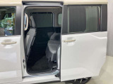 【両側オートスライドドア】子供を乗せたりするのにも隣のお車を気にせずストレスフリー★雨の日などはリモコンキーからドアの開閉ができとても便利な両側オートスライドドア★