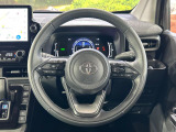 【純正革巻きステアリング】上質な革を使用することで、手にしっかり馴染みとても運転しやすいハンドルです♪