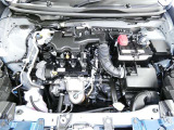 【エンジンルーム】・・・内外装だけでなくこちらもクリーニング済み。 納車までにもう1度しっかり点検いたしますので、安心してお乗りいただけると思います。