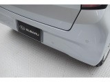 リアバンパーに埋め込まれたレーダーにより車両後方を監視してくれます。