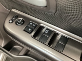 パワーウインドウは運転席でドア4枚とも上下の操作ができるようになっています。子供さんが勝手に操作できないようにロックすることも可能です。