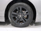 タイヤサイズは(205/55R15)で純正アルミホイールです。
