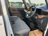 運転席まわりは、使用感も少なく良好な状態です。
