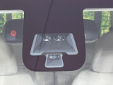 【三菱e-Assist】走行中に前方の車両等を認識し、衝突しそうな時は警報とブレーキで衝突回避と被害軽減をアシスト。より安全にドライブをお楽しみいただけます。