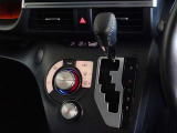 車内を快適に、オートエアコンを装備しています。