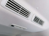 前席の空気を後席にも循環させれますよ^^これで車内は快適ですよね^^