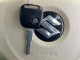 【キーレス】少し離れた場所からでもボタン一つでドアの開錠・施錠ができるのでとっても便利!ドアの鍵穴周りに傷をつけることもありません♪
