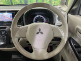 インテリアに合わせたデザインのステアリングは、運転される方のことも考え、運転しやすい形状、大きさです。是非一度、実際に触ってお確かめください。