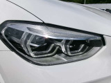 LEDヘッドライトを装備しております、夜間での視界確保に貢献します。
